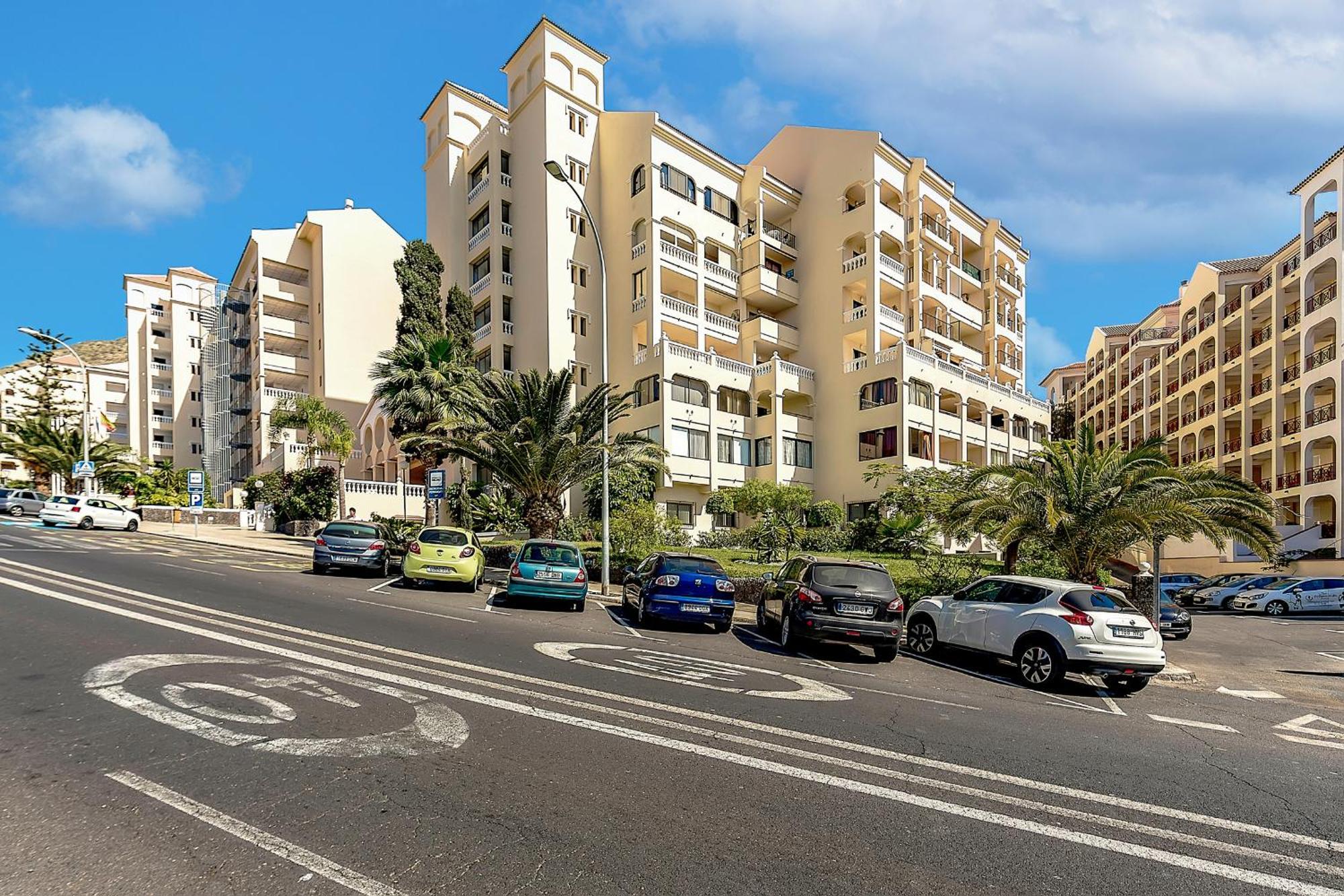 Cozy 2 Bedroom Apartment With Pool View And 2 Bathrooms In Los Cristianos Los Cristianos  Exterior photo