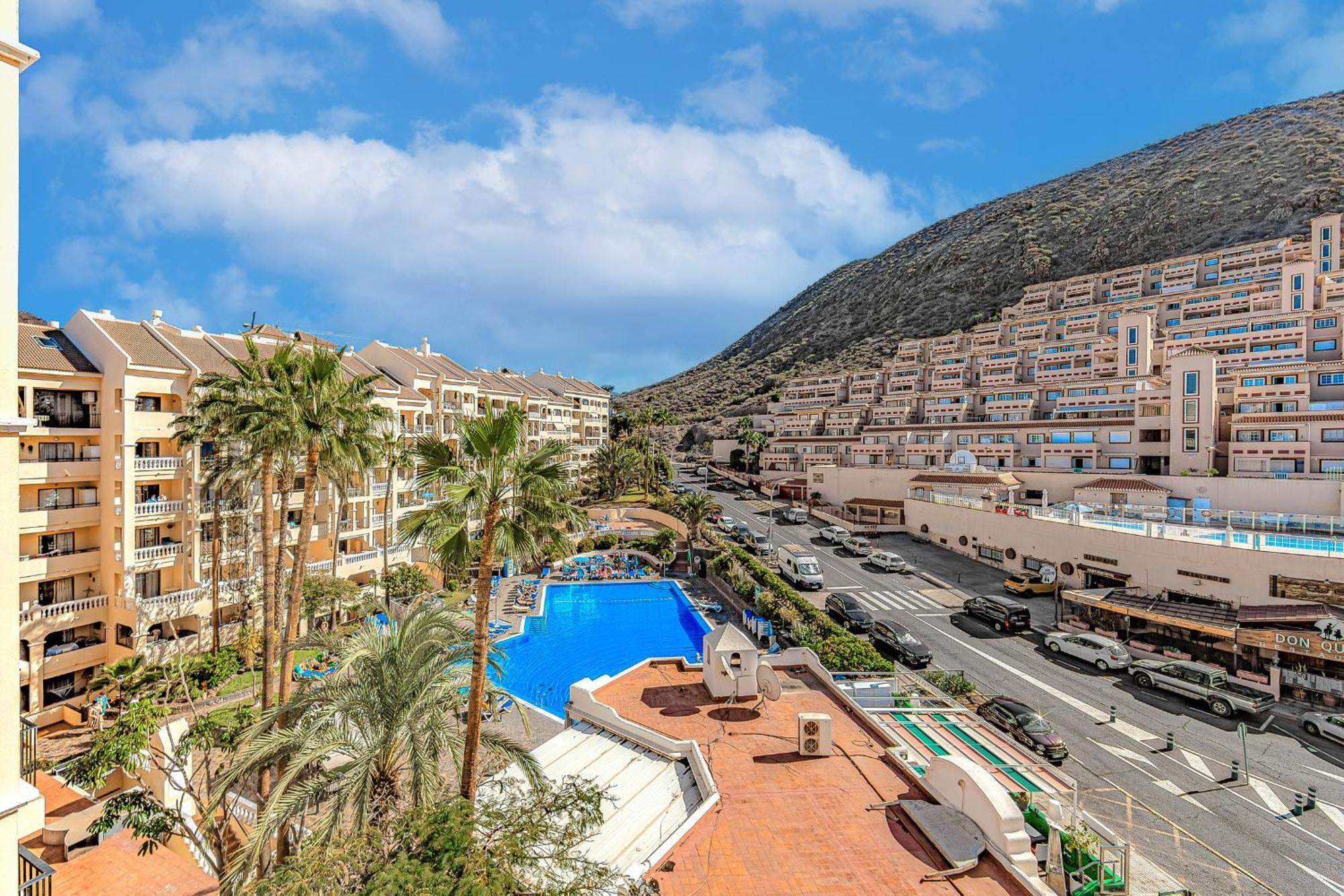 Cozy 2 Bedroom Apartment With Pool View And 2 Bathrooms In Los Cristianos Los Cristianos  Exterior photo